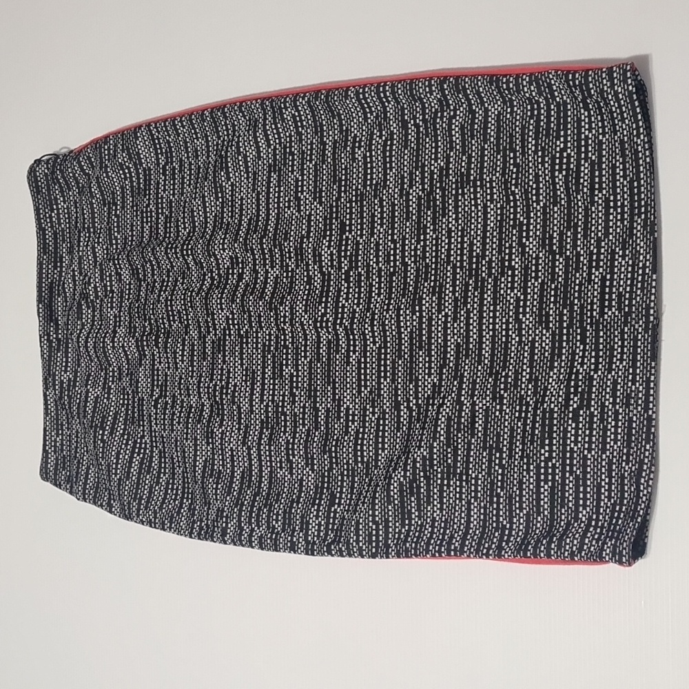 🟡Xhilaration pink stripe accent pencil skirt